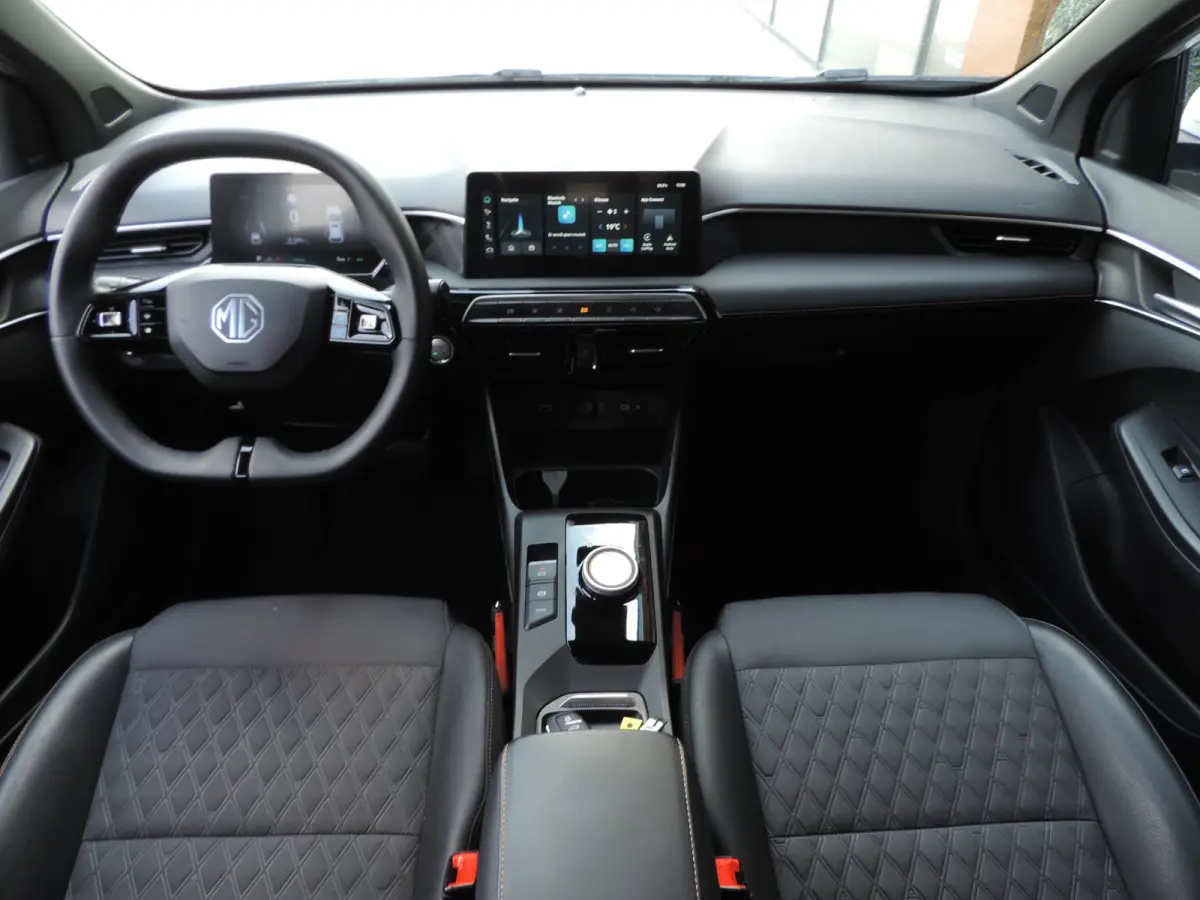 1.5 Hybrid+ Luxury AUTOMAAT 25.000km | NLauto | 1e Eig | ECC | 360Cam | Halfleer | LED kopl | Priv.glas | CarPlay