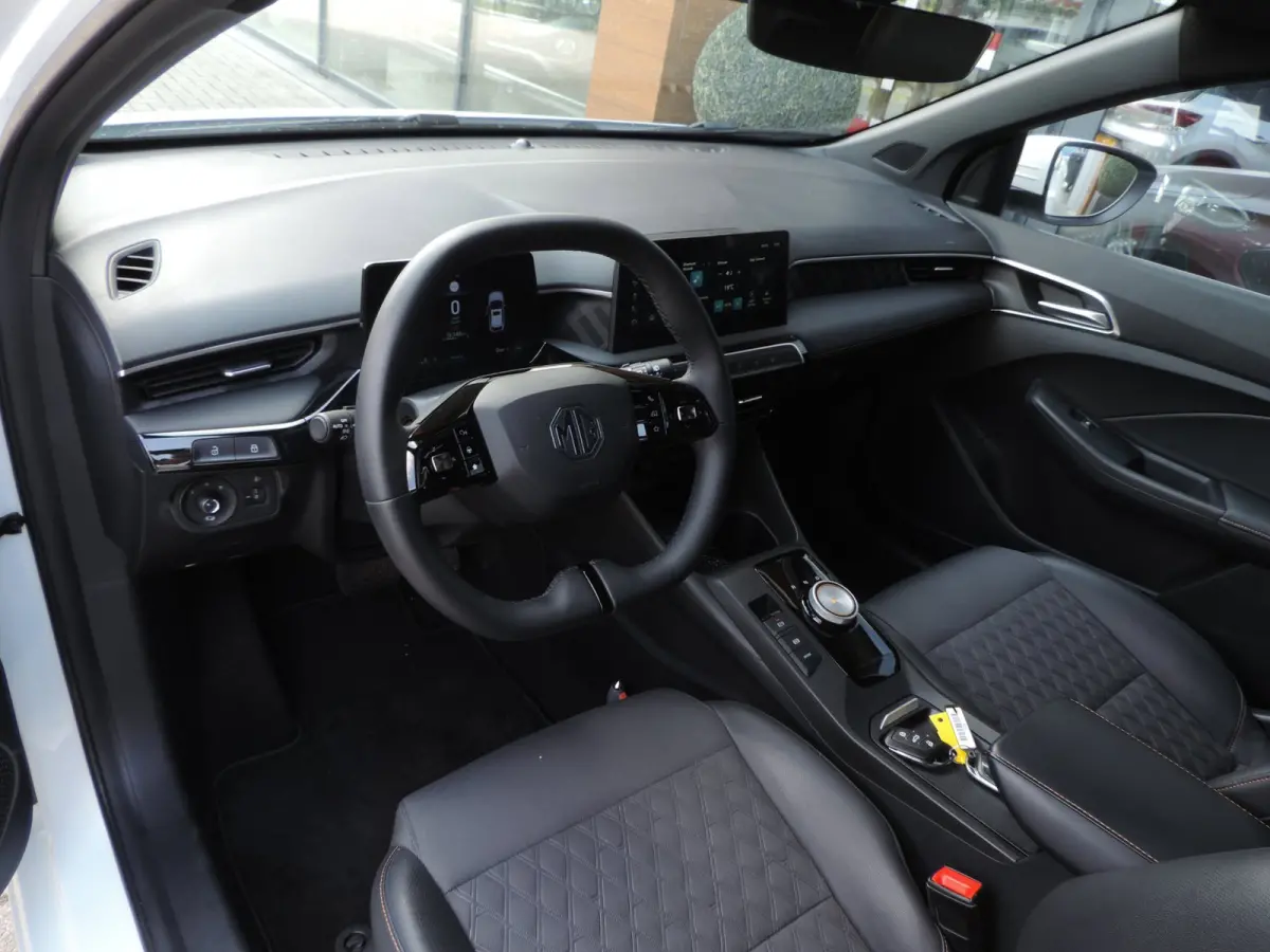 1.5 Hybrid+ Luxury AUTOMAAT 25.000km | NLauto | 1e Eig | ECC | 360Cam | Halfleer | LED kopl | Priv.glas | CarPlay