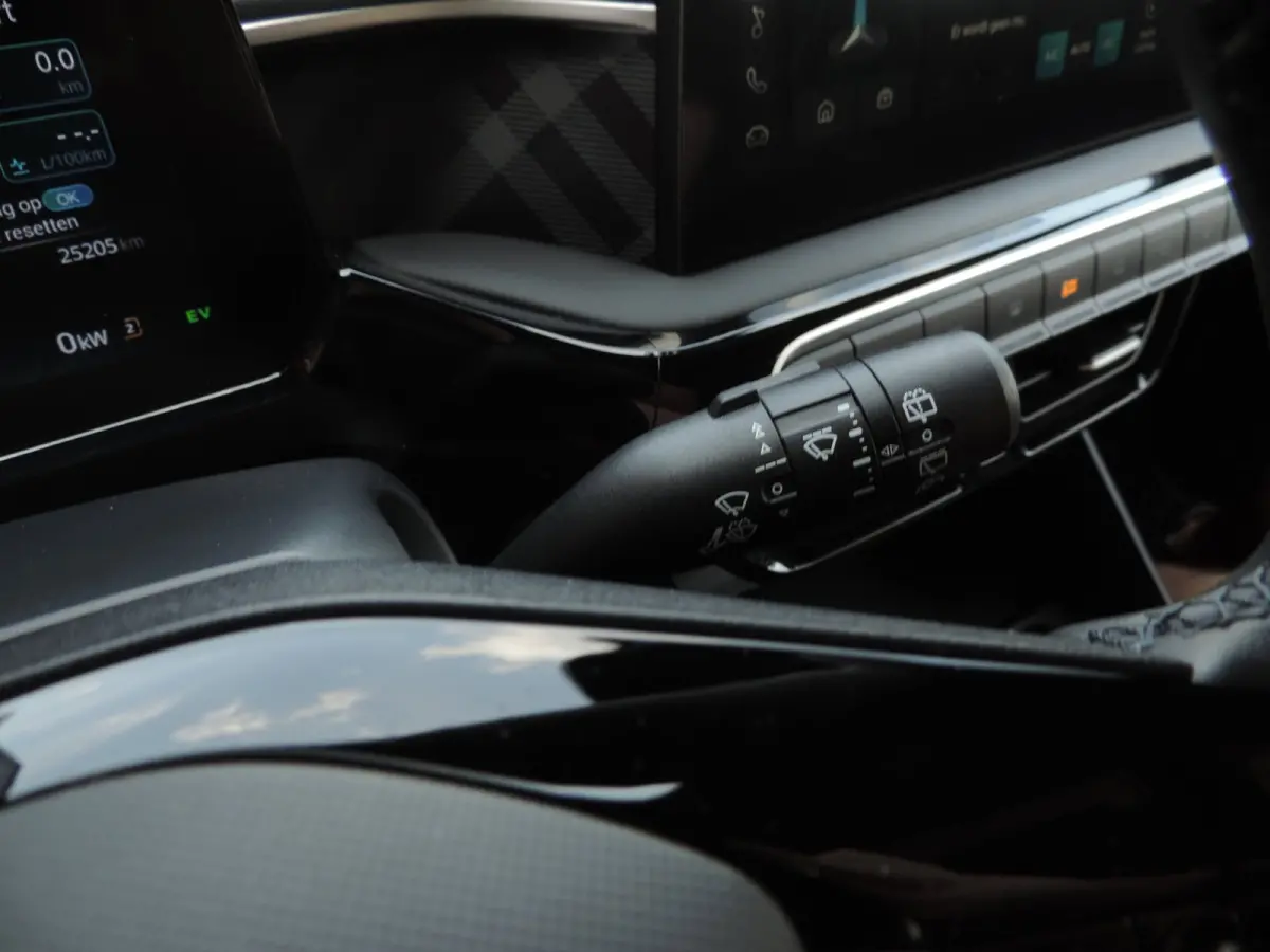 1.5 Hybrid+ Luxury AUTOMAAT 25.000km | NLauto | 1e Eig | ECC | 360Cam | Halfleer | LED kopl | Priv.glas | CarPlay
