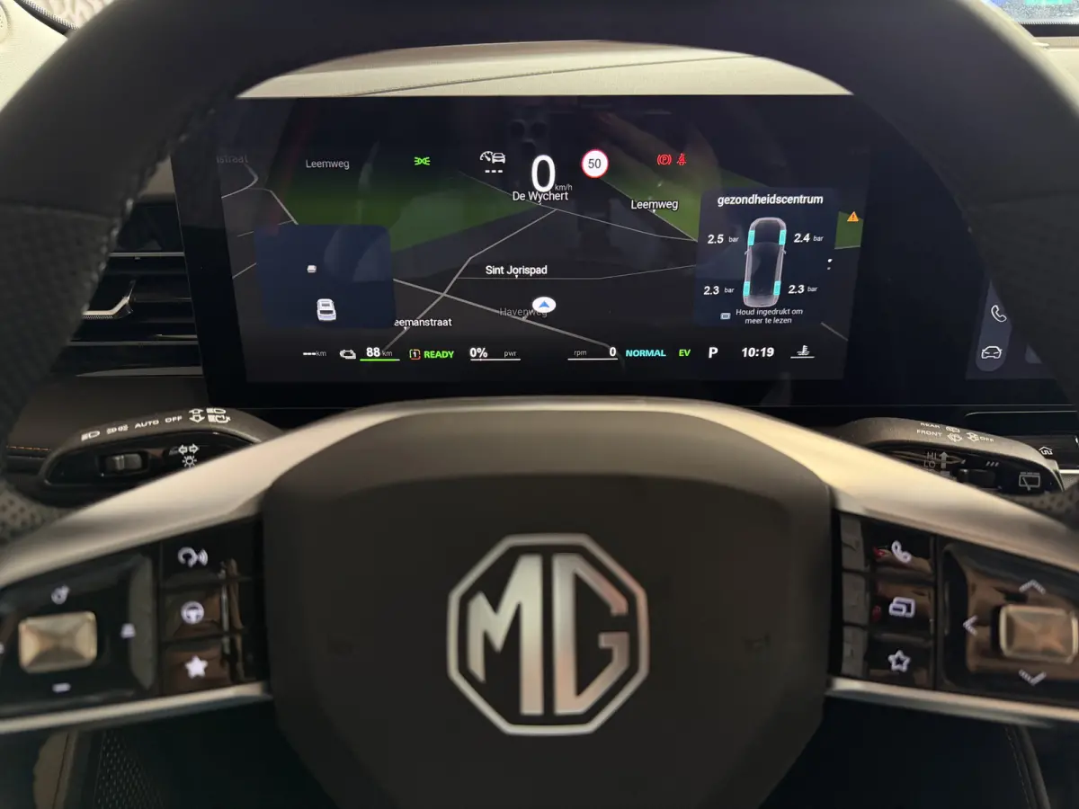1.5 PLUGIN MET 100KM ELEKTRISCH BEREIK EN ICM MET BRANDSTOF 900KM ACTIERADIUS ELEK.STOEL ELEK.KLEP CAMERA 19" LMV plug-in hybride