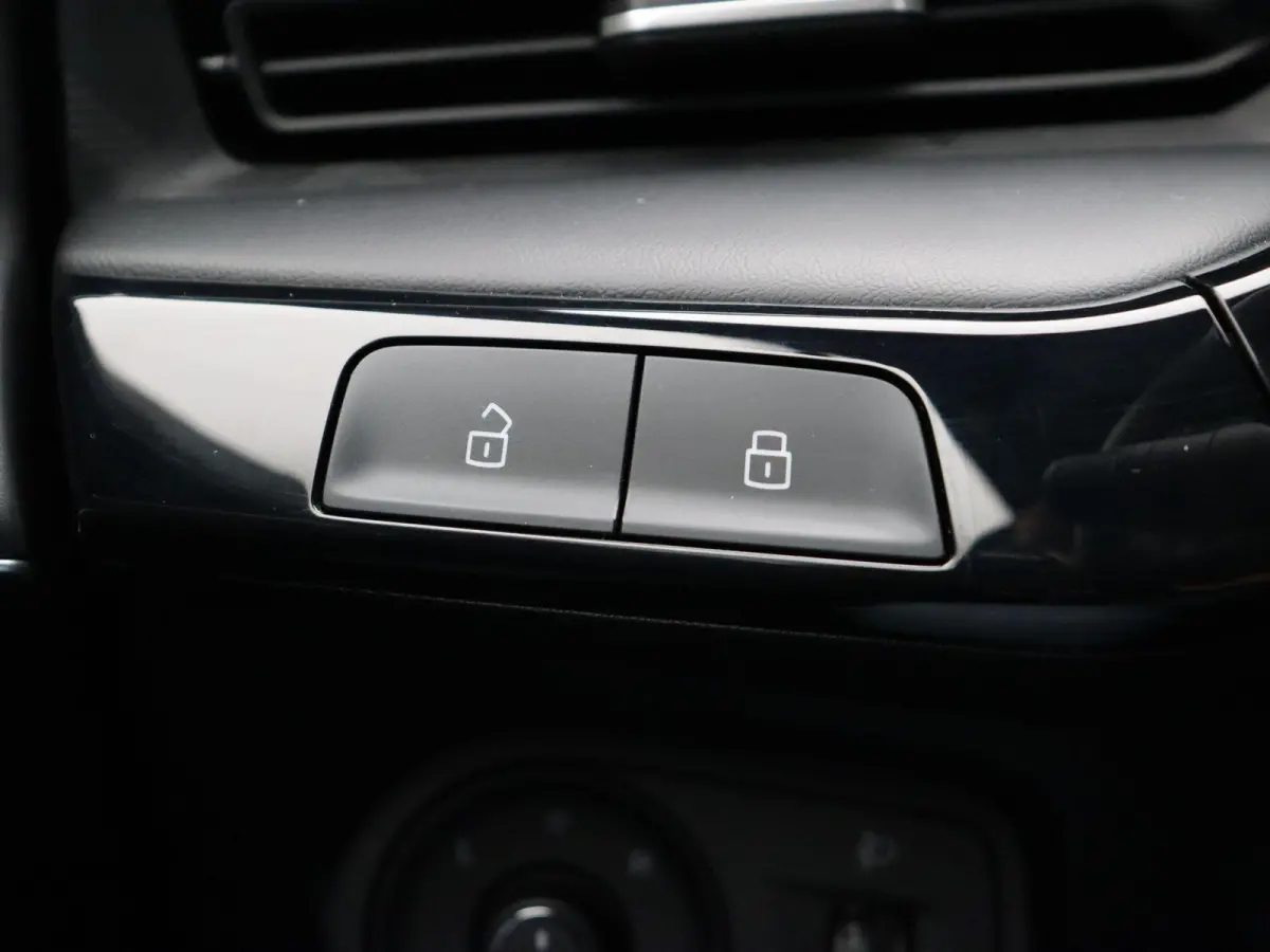 1.5 Luxury | Apple Carplay & Android Auto | Rondomzicht Camera | Stoel en Stuurwielverwarming |
