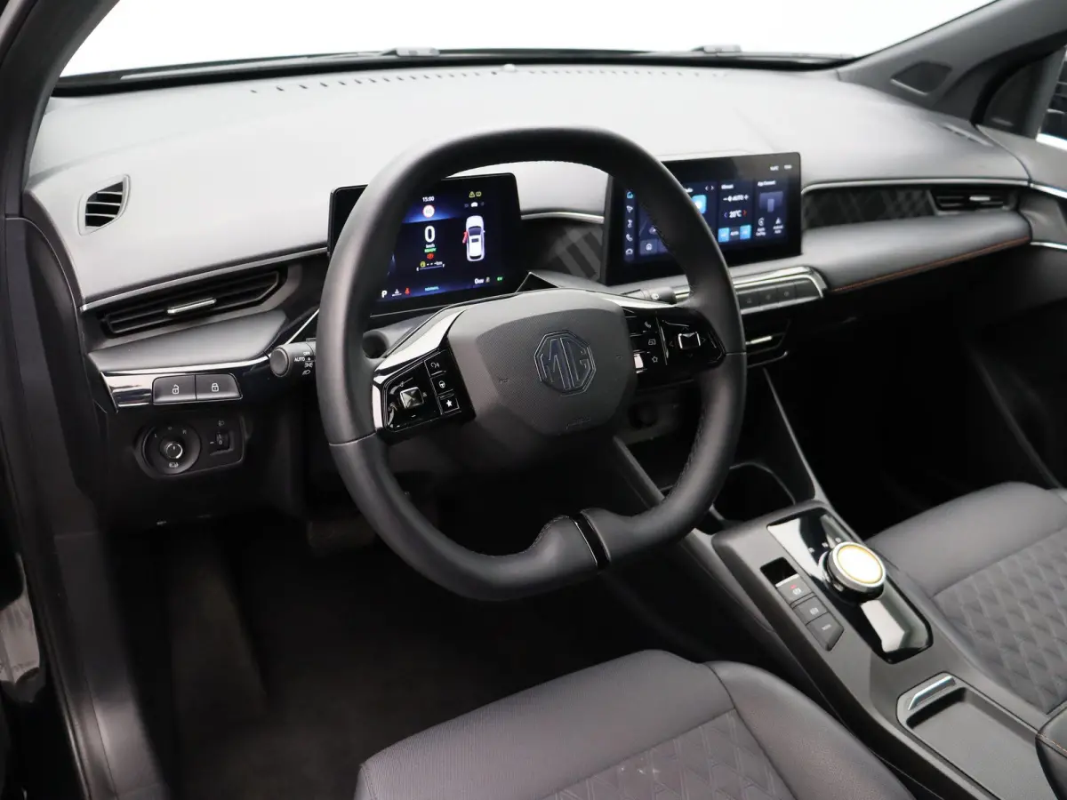 1.5 Luxury | Apple Carplay & Android Auto | Rondomzicht Camera | Stoel en Stuurwielverwarming |