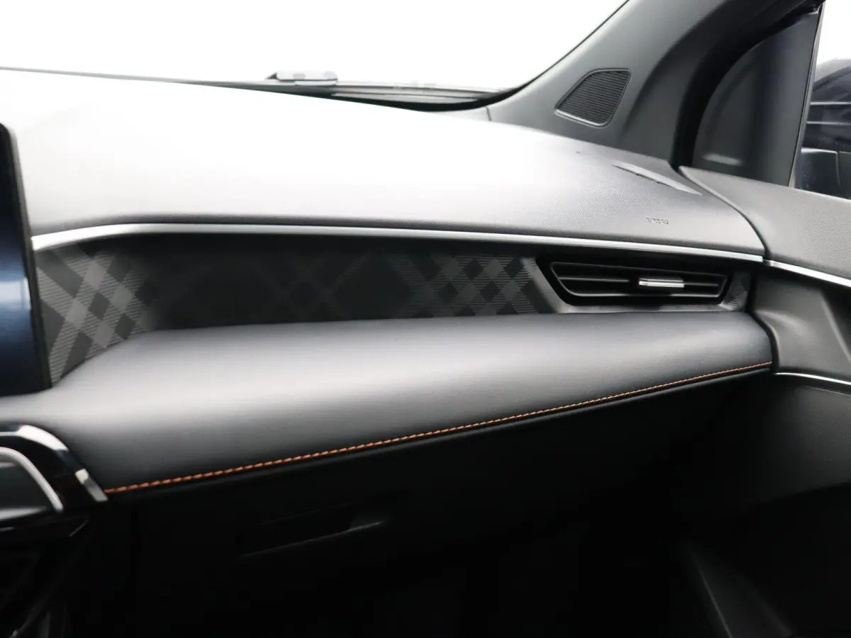 1.5 Luxury | Apple Carplay & Android Auto | Rondomzicht Camera | Stoel en Stuurwielverwarming |