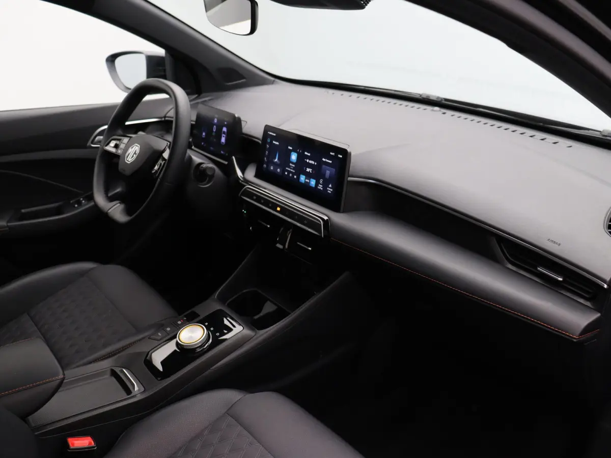 1.5 Luxury | Apple Carplay & Android Auto | Rondomzicht Camera | Stoel en Stuurwielverwarming |