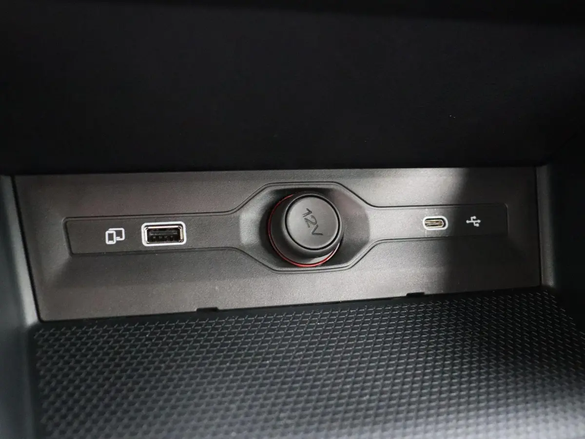 1.5 Luxury | Apple Carplay & Android Auto | Rondomzicht Camera | Stoel en Stuurwielverwarming |