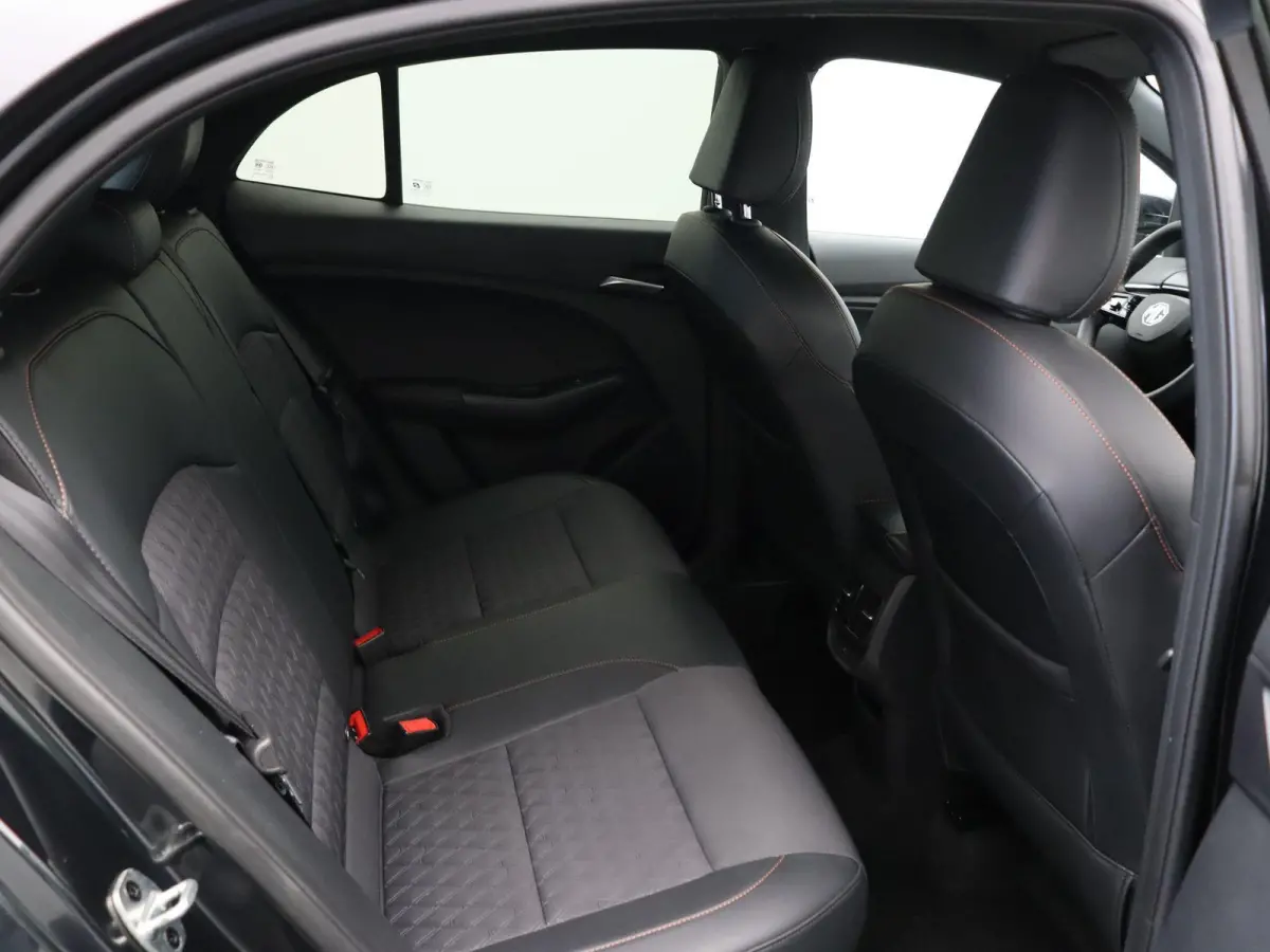 1.5 Luxury | Apple Carplay & Android Auto | Rondomzicht Camera | Stoel en Stuurwielverwarming |