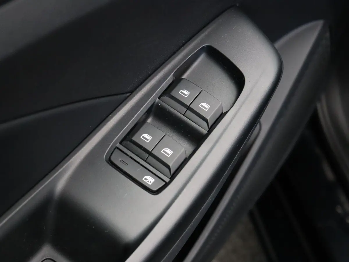 1.5 Luxury | Apple Carplay & Android Auto | Rondomzicht Camera | Stoel en Stuurwielverwarming |