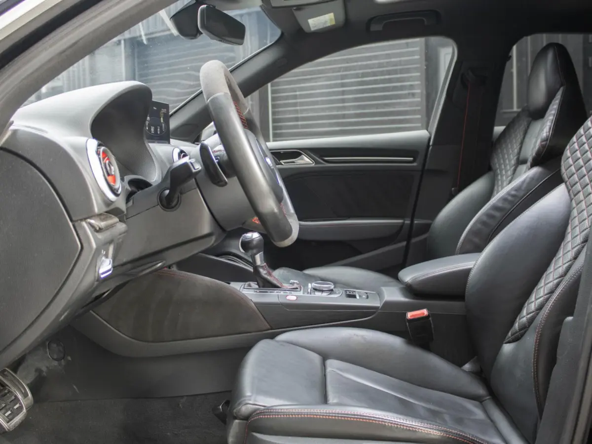 RS3 2.5 TFSI Quattro | PANO | LED | SCHAALSTOELEN | B&O | ROTOR | 5-CILINDER