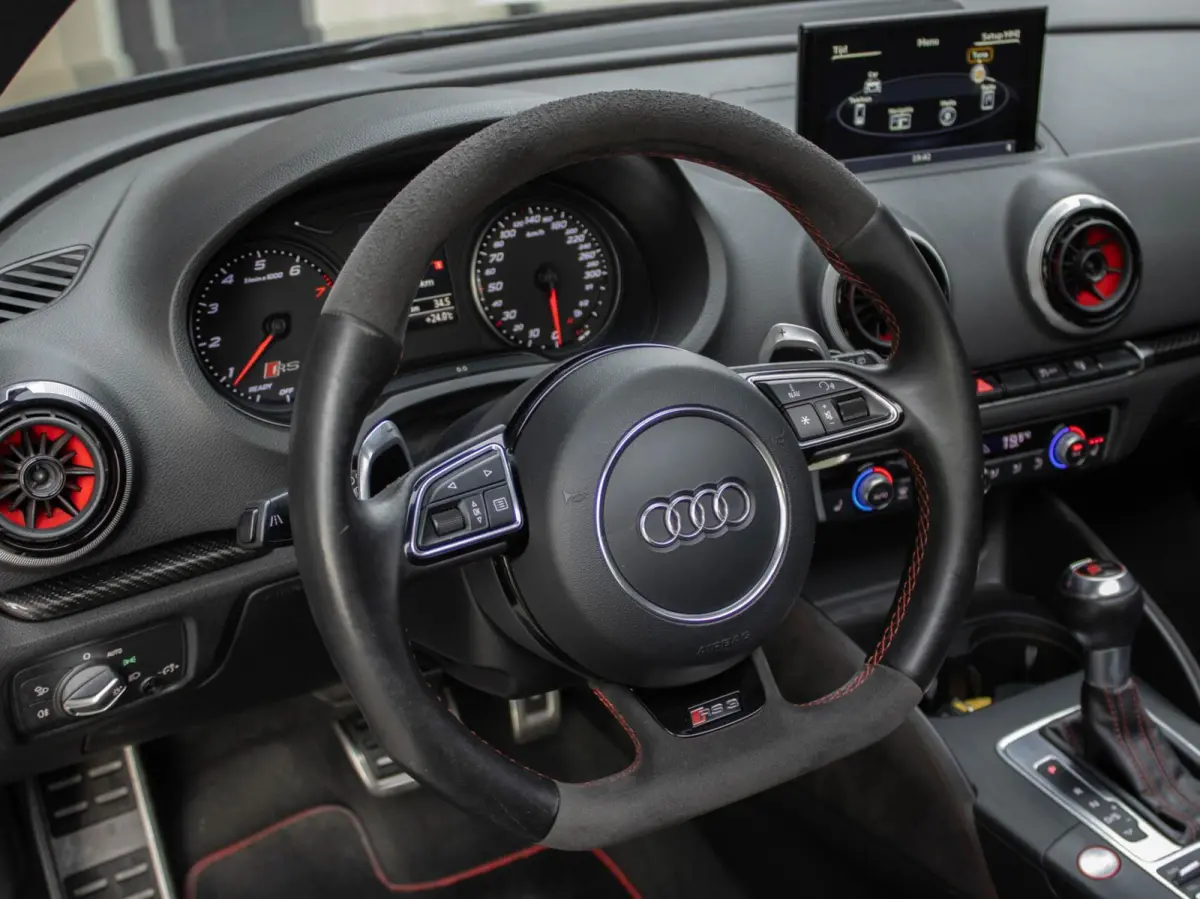RS3 2.5 TFSI Quattro | PANO | LED | SCHAALSTOELEN | B&O | ROTOR | 5-CILINDER