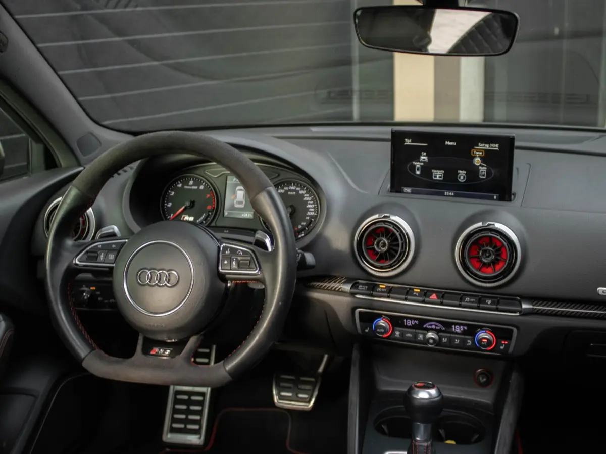 RS3 2.5 TFSI Quattro | PANO | LED | SCHAALSTOELEN | B&O | ROTOR | 5-CILINDER