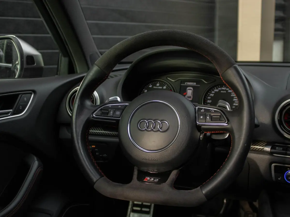 RS3 2.5 TFSI Quattro | PANO | LED | SCHAALSTOELEN | B&O | ROTOR | 5-CILINDER