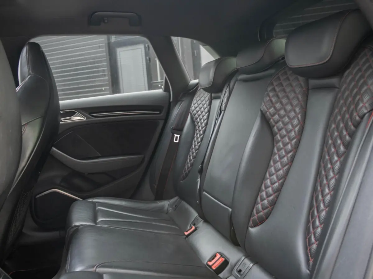 RS3 2.5 TFSI Quattro | PANO | LED | SCHAALSTOELEN | B&O | ROTOR | 5-CILINDER