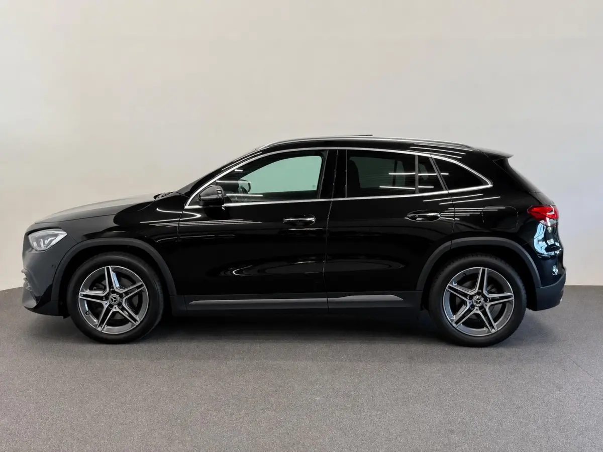 200 AMG Line Business Solution Automaat Panoramadak Camera Navigatie Stoelverwarming Ambient Lighting Carbon Interior Pack Keyles Entry