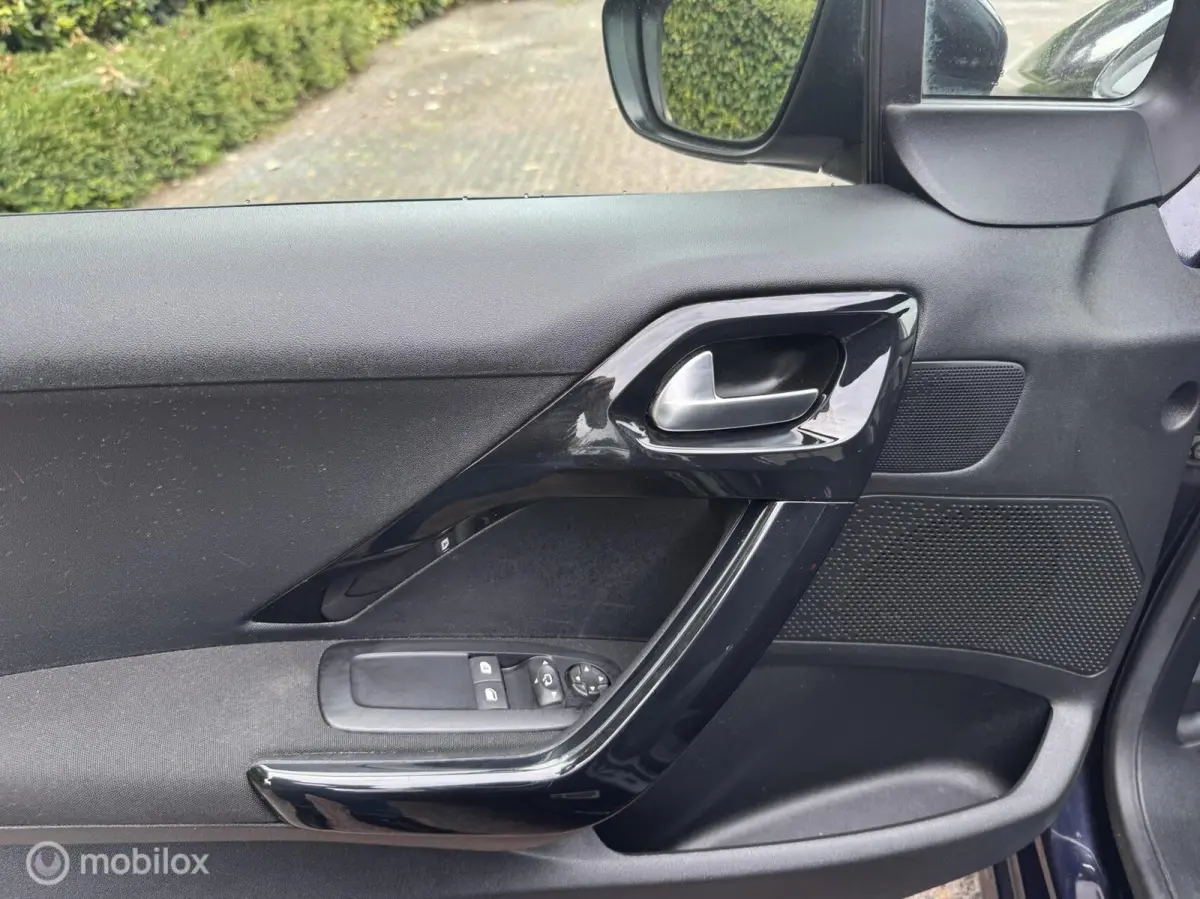 1.2 PureTech Signature/NAP/APK/PDC/NAVI/CARPLAY/