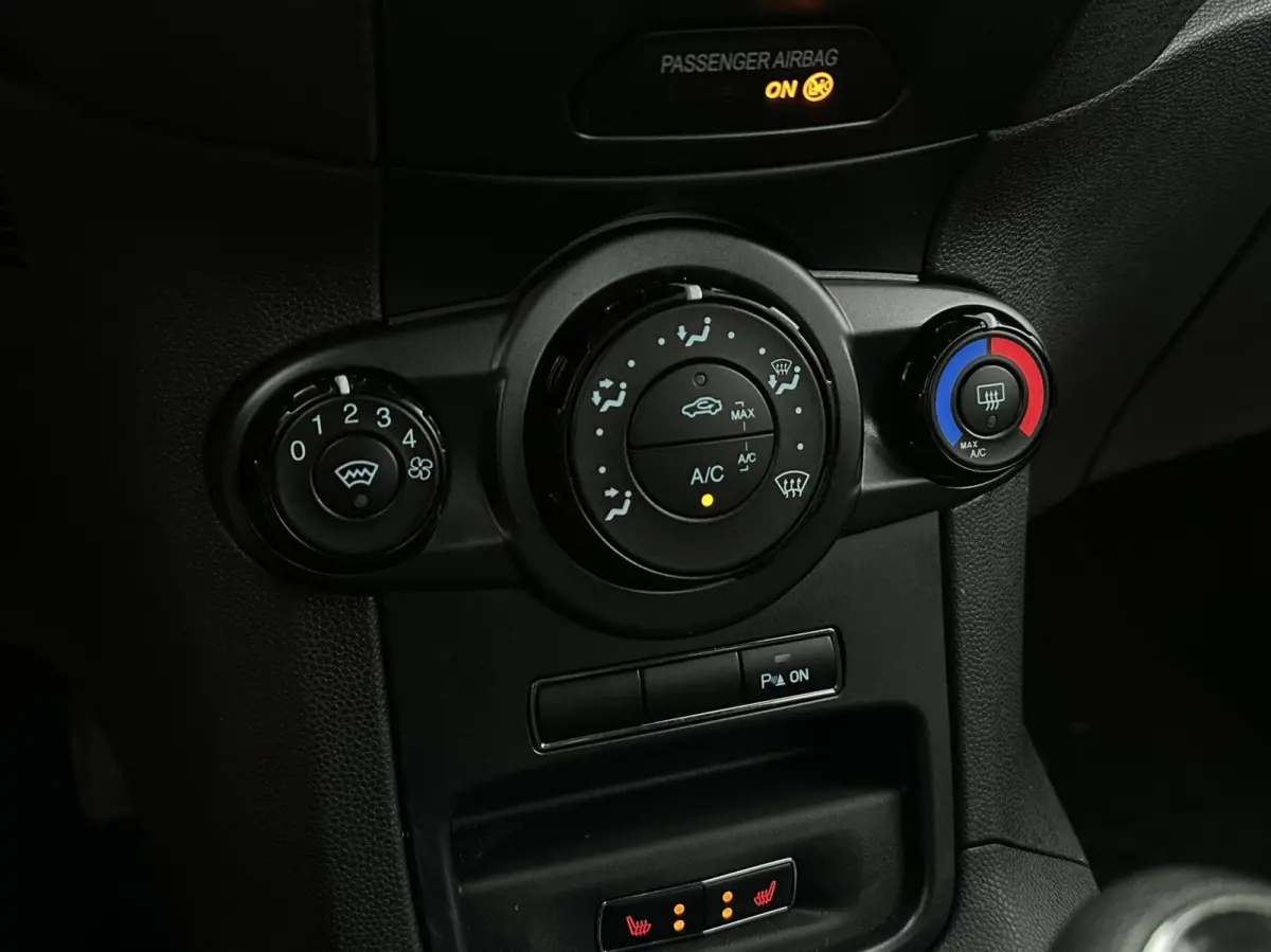 1.25 4-Cilinder, Park assist, Stoelverw, Airco