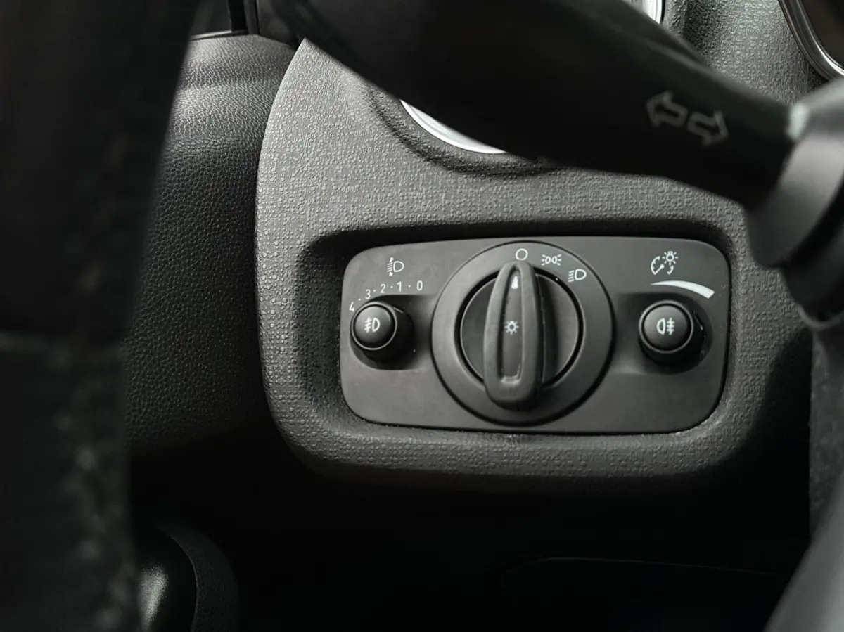 1.25 4-Cilinder, Park assist, Stoelverw, Airco