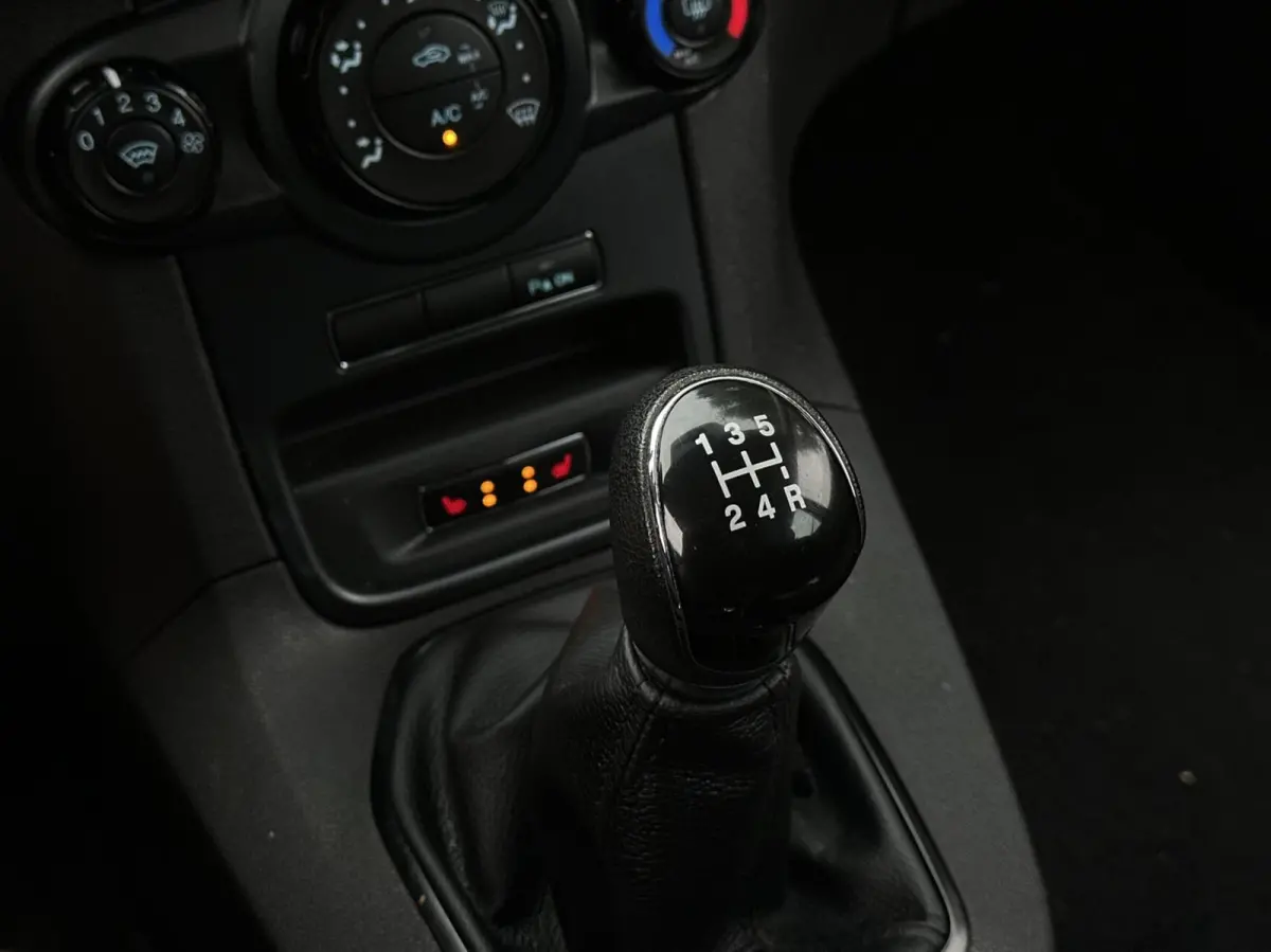 1.25 4-Cilinder, Park assist, Stoelverw, Airco