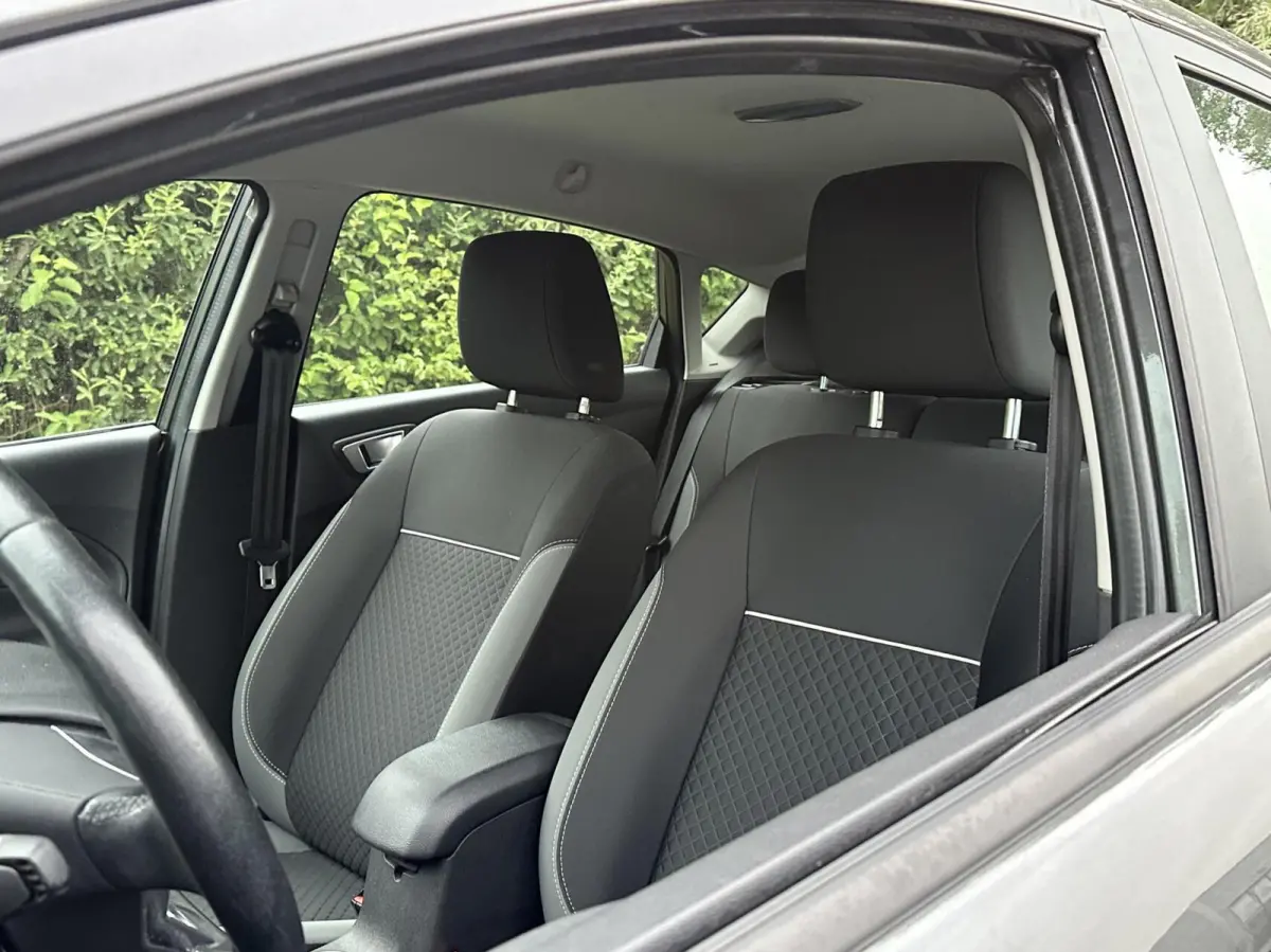 1.25 4-Cilinder, Park assist, Stoelverw, Airco