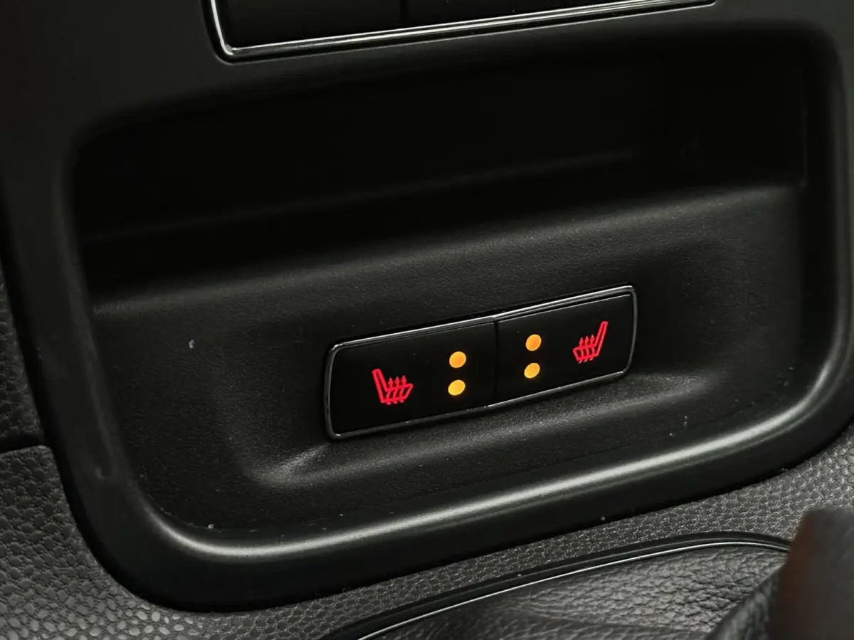 1.25 4-Cilinder, Park assist, Stoelverw, Airco