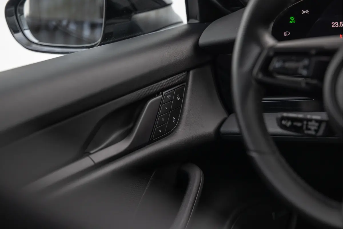 4 93 kWh Pano HuD PASM Bose 20'' Vossen Sport-Chrono