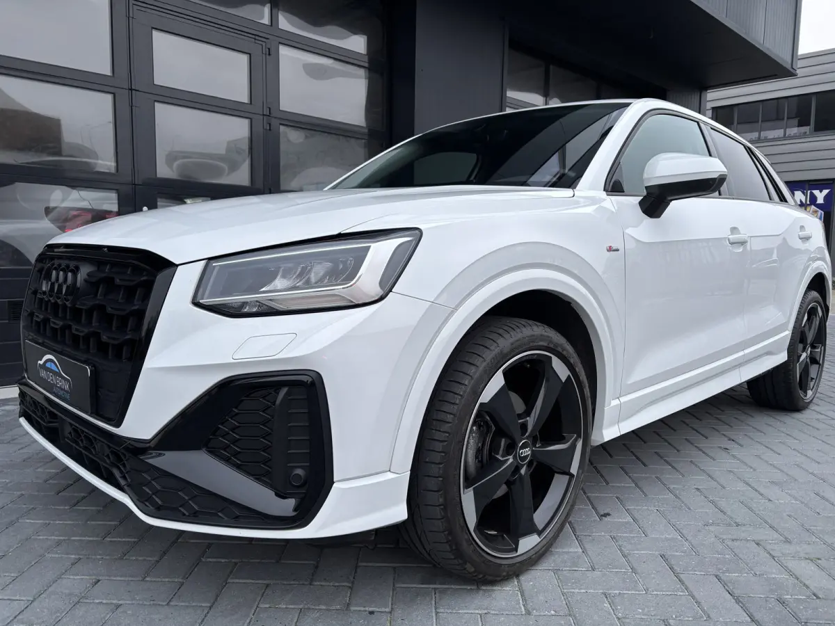 35 TFSI S-line Black Keyless