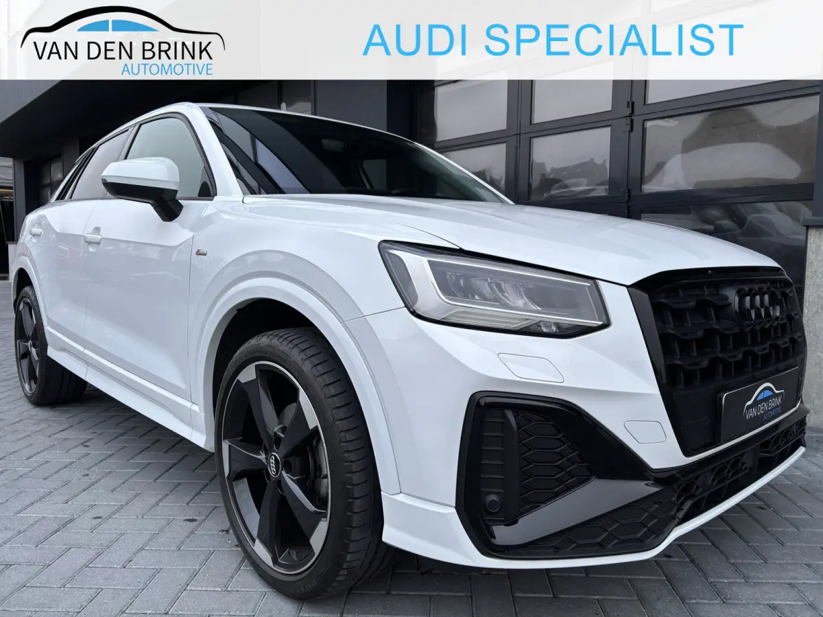 35 TFSI S-line Black Keyless