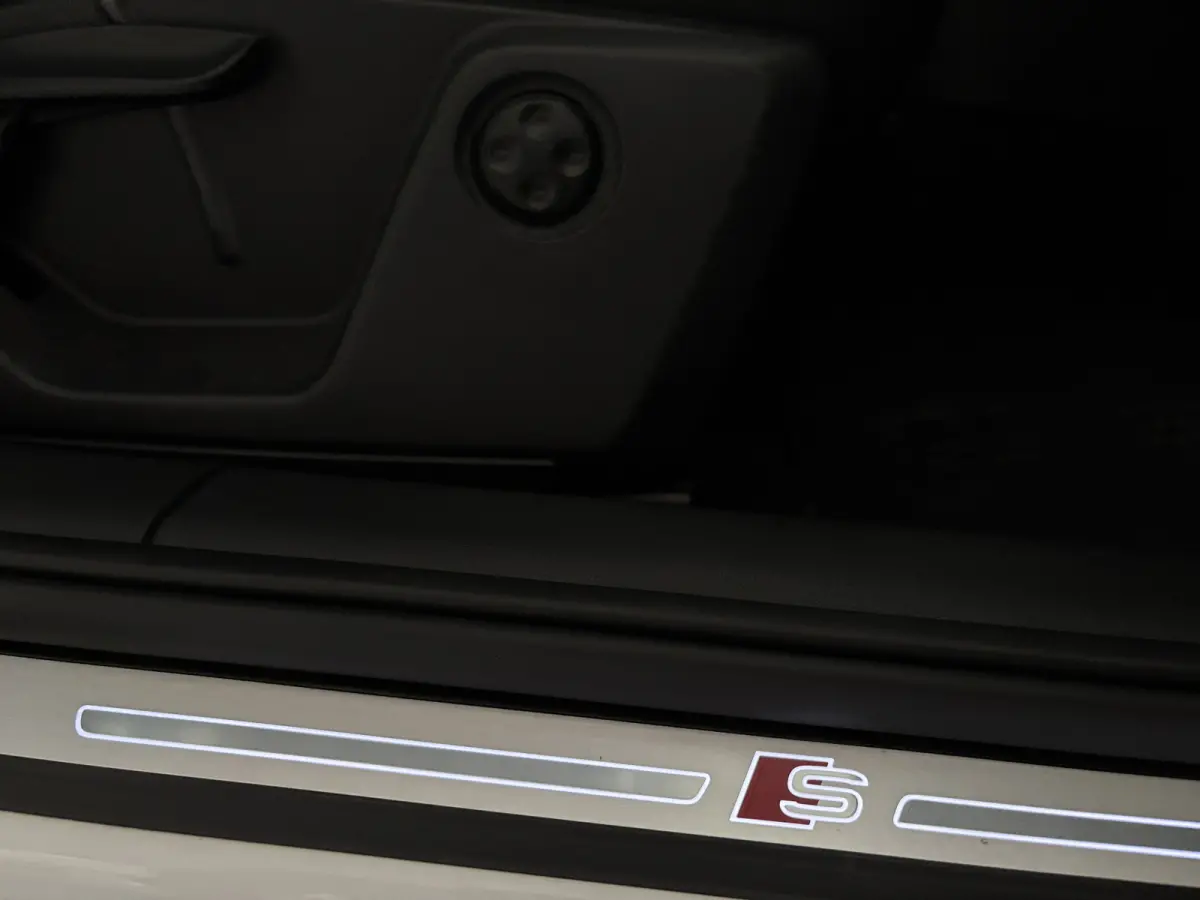 35 TFSI S-line Black Keyless