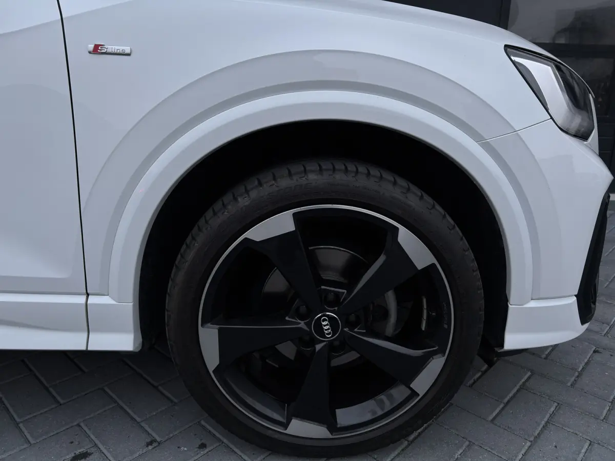 35 TFSI S-line Black Keyless