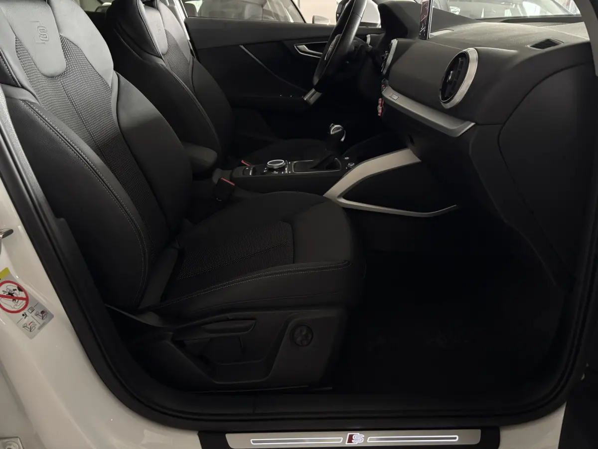 35 TFSI S-line Black Keyless
