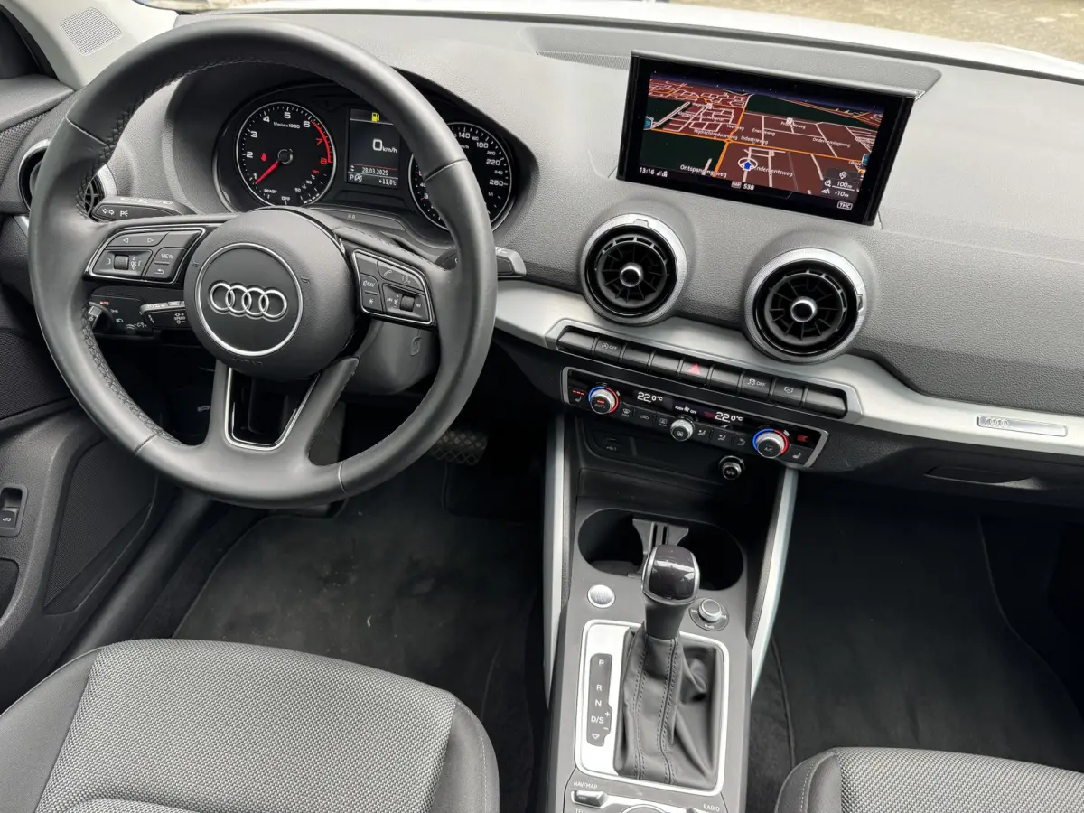 35 TFSI S-line Black Keyless