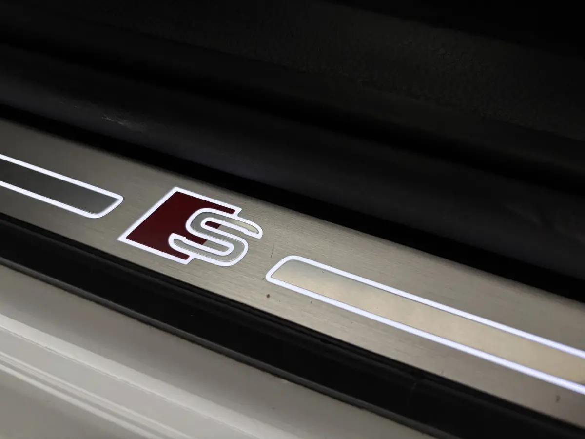 35 TFSI S-line Black Keyless