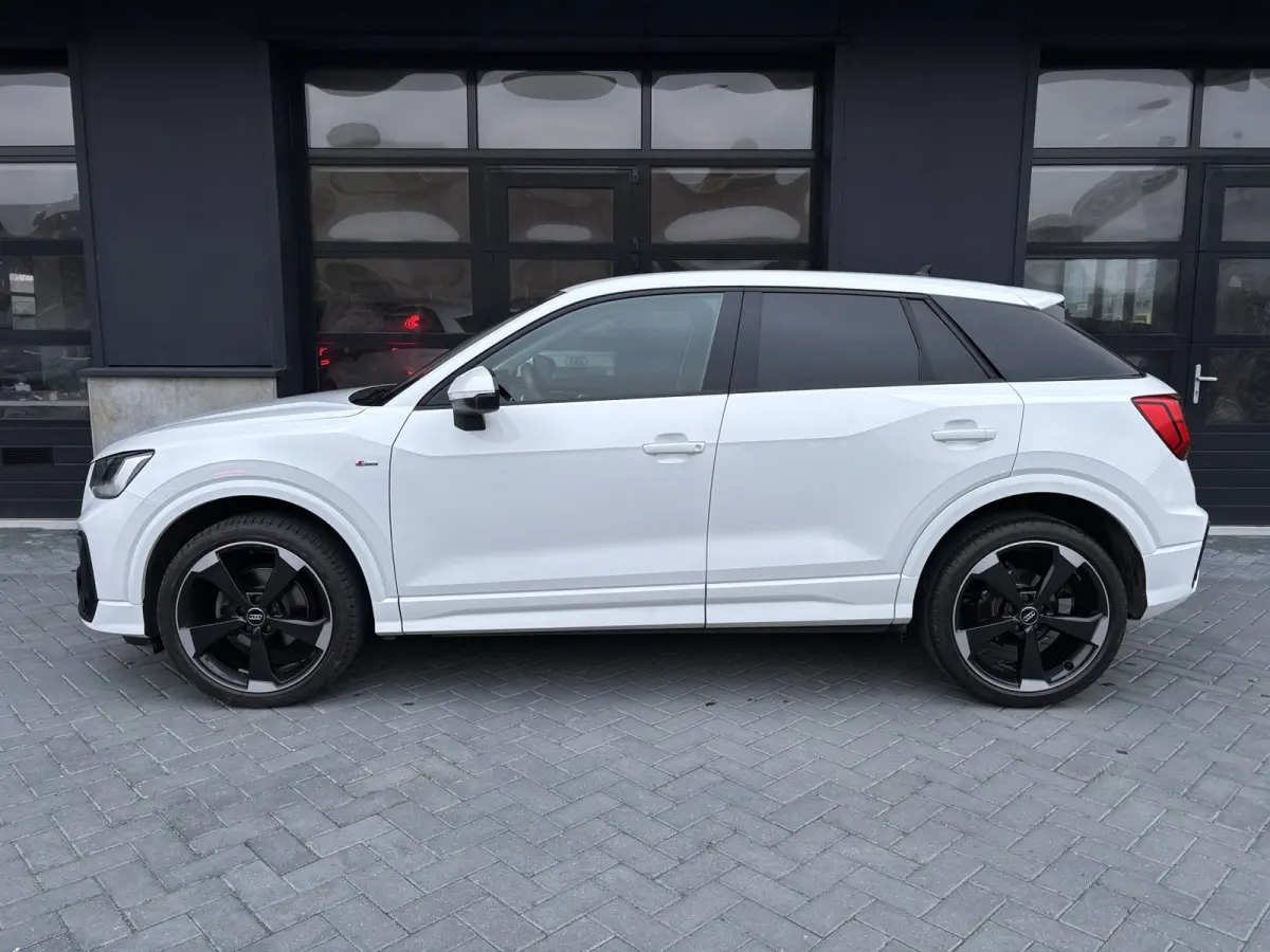 35 TFSI S-line Black Keyless