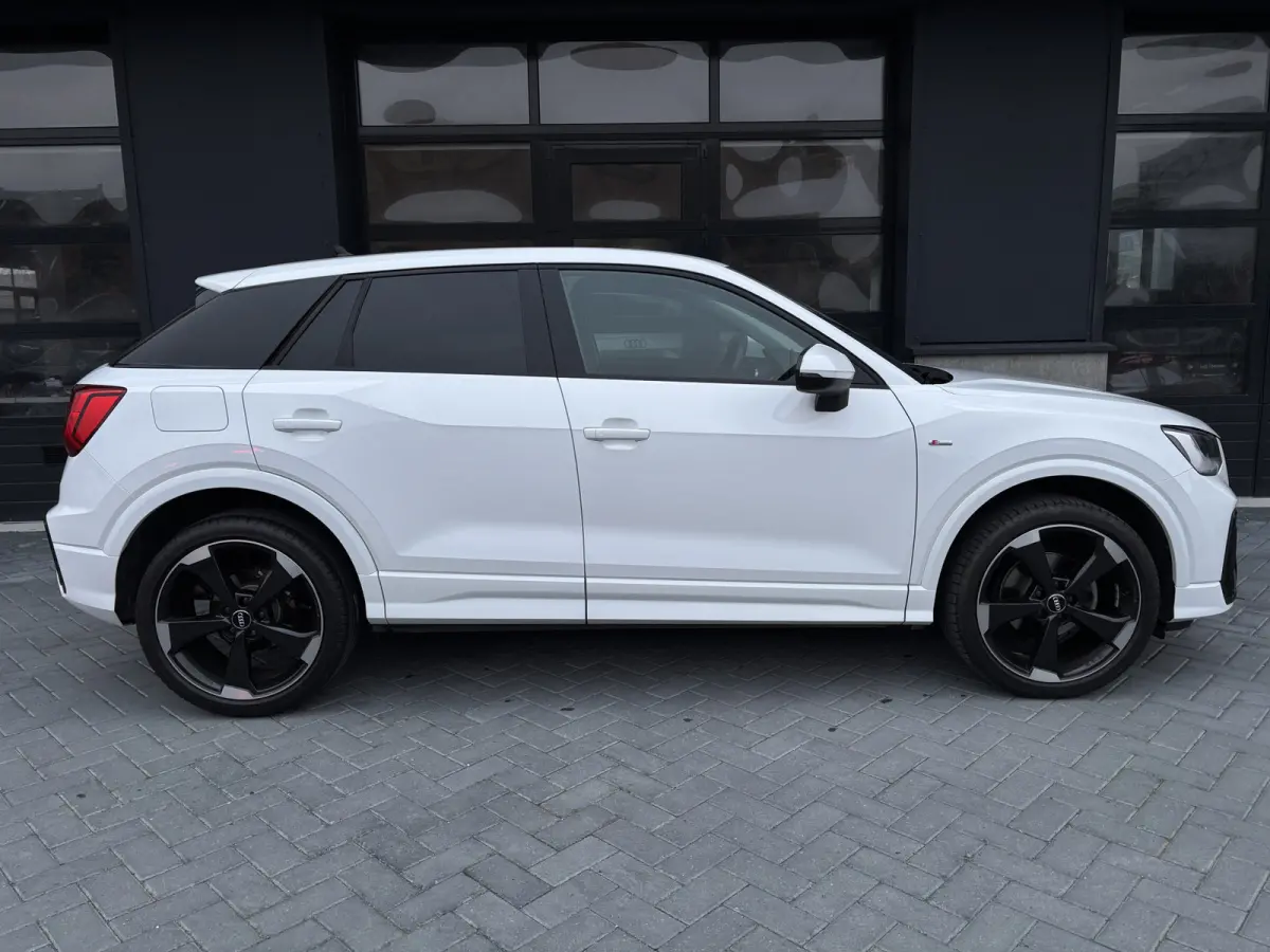 35 TFSI S-line Black Keyless