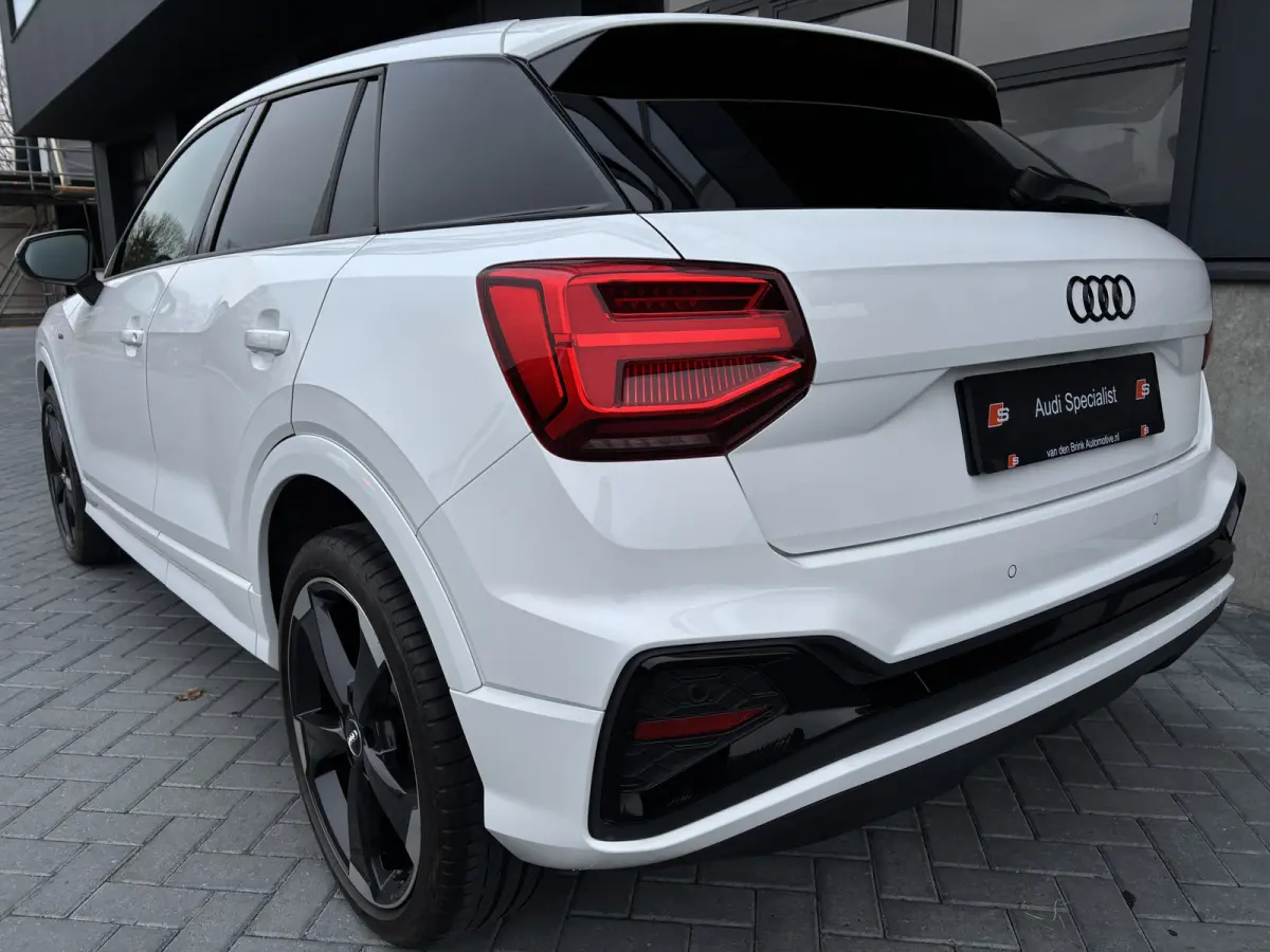35 TFSI S-line Black Keyless