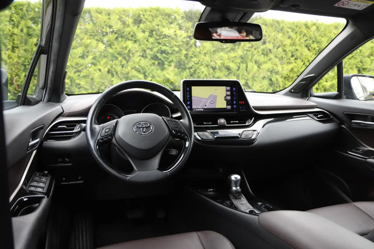 1.8 Hybrid Plus | CarPlay 📱 | Leder 🛋️ | ACC 🚗 | Trekhaak 🔗 | Camera 📸 | Stoel- & Stuurverwarming 🔥