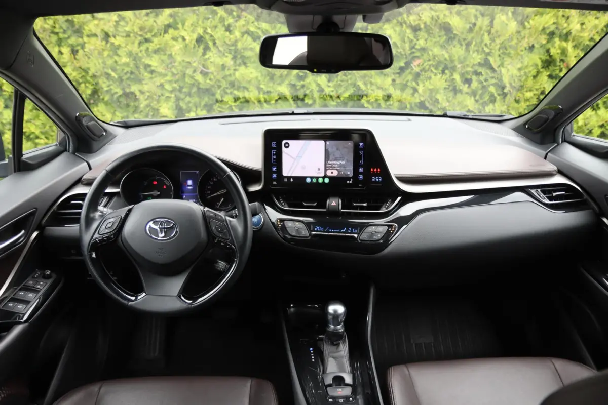 1.8 Hybrid Plus | CarPlay 📱 | Leder 🛋️ | ACC 🚗 | Trekhaak 🔗 | Camera 📸 | Stoel- & Stuurverwarming 🔥