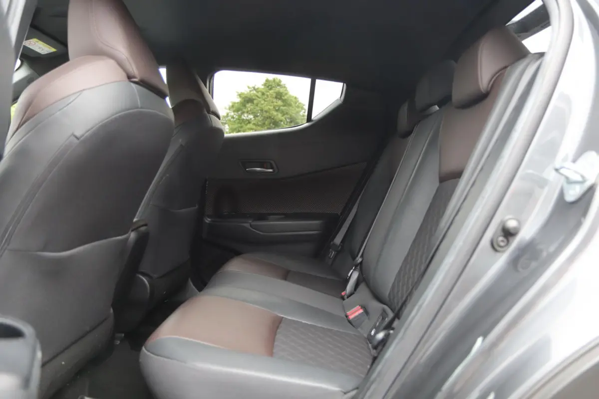 1.8 Hybrid Plus | CarPlay 📱 | Leder 🛋️ | ACC 🚗 | Trekhaak 🔗 | Camera 📸 | Stoel- & Stuurverwarming 🔥