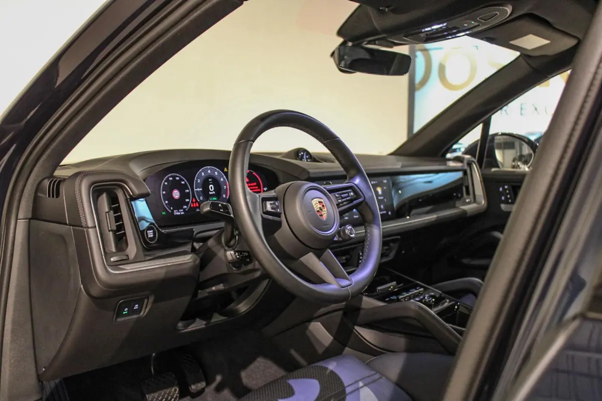 3.0 E-Hybrid Sport Design/Chrono | PANO