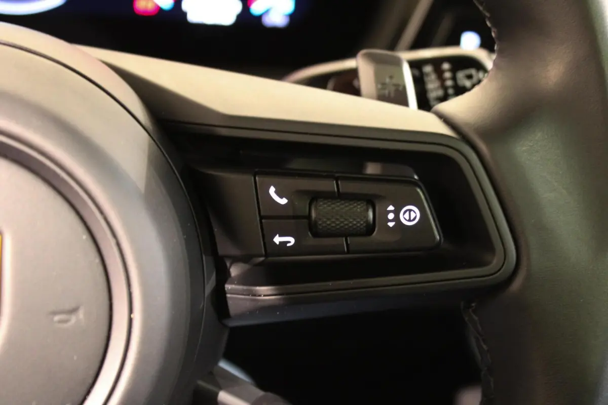 3.0 E-Hybrid Sport Design/Chrono | PANO