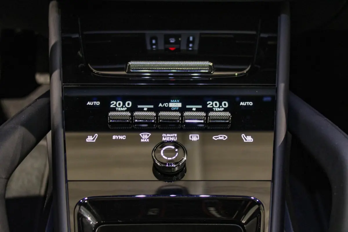 3.0 E-Hybrid Sport Design/Chrono | PANO