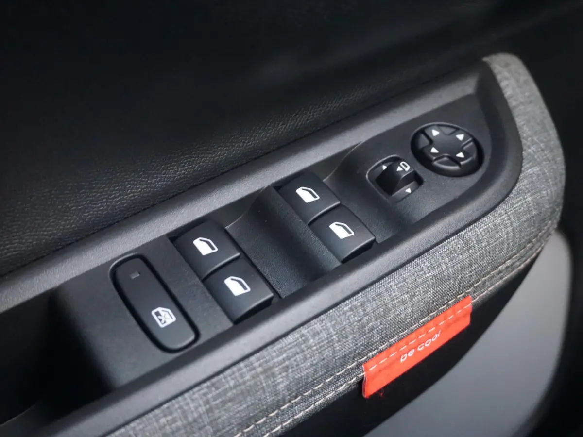 1.2 Hybrid 145pk Plus Climate control