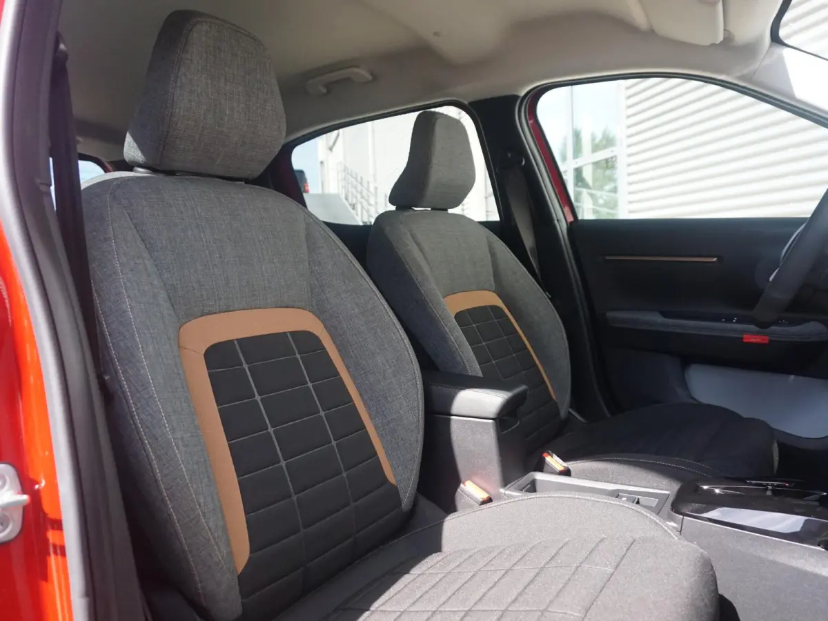 1.2 Hybrid 145pk Plus Climate control