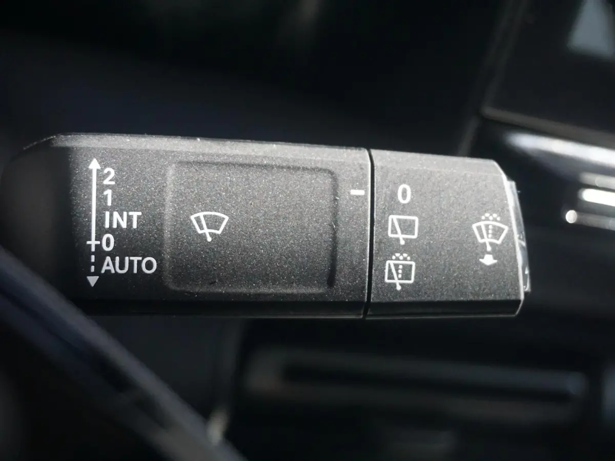 1.2 Hybrid 145pk Plus Climate control