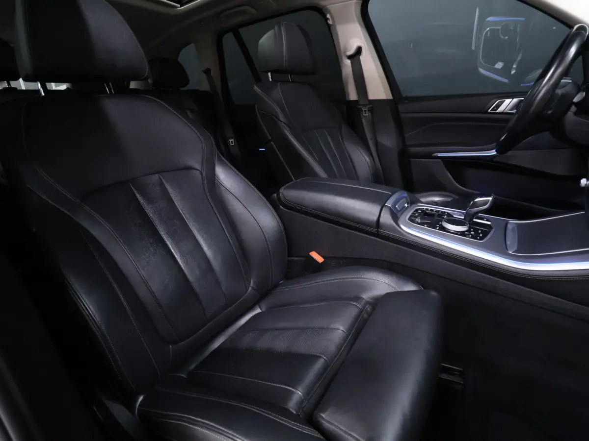 xDrive45e Sport [SOH 97%, PANORAMADAK, HARMAN KARDON, ADAPTIVE CRUISE, SFEERVERLICHTING,  TREKHAAK, LUCHTVERING, APPLE CARPLAY, ANDROID AUTO, MEMORY SEATS, CAMERA, VOL LEDER, NIEUWSTAAT]