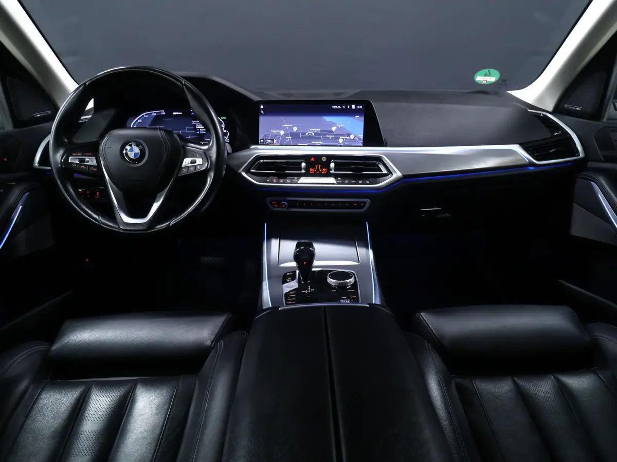 xDrive45e Sport [SOH 97%, PANORAMADAK, HARMAN KARDON, ADAPTIVE CRUISE, SFEERVERLICHTING,  TREKHAAK, LUCHTVERING, APPLE CARPLAY, ANDROID AUTO, MEMORY SEATS, CAMERA, VOL LEDER, NIEUWSTAAT]