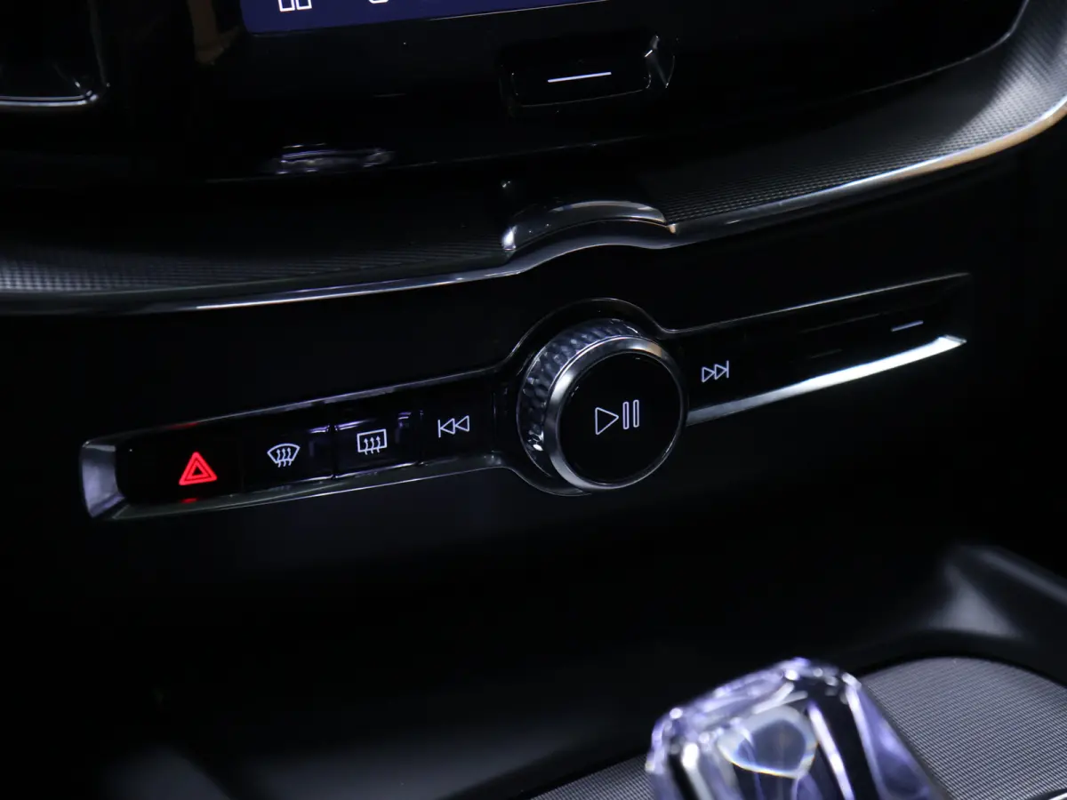 2.0 T6 Plug-in hybrid AWD Inscription Exclusive [SOH 100%, TREKHAAK UITKLAPBAAR, SCHUIFDAK, HARMAN/KARDON, HEAD-UP, 360° CAMERA, APPLE CARPLAY, ANDROID AUTO, MEMORY SEATS, STUURVERWARMING, 