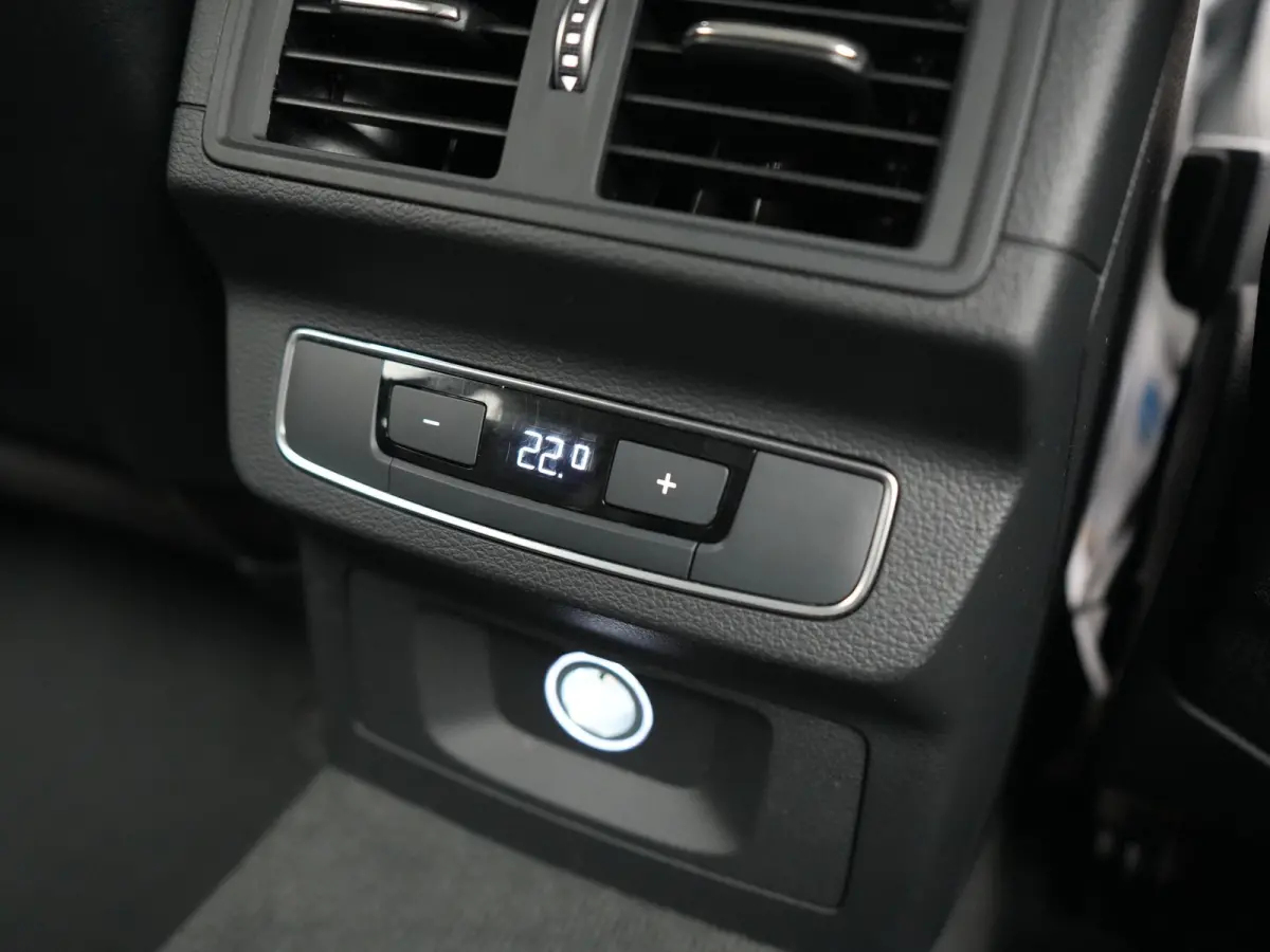 50 TFSI e Quattro S Line PHEV 300pk Dealer O.H. | Trekhaak Af Fabriek | Luchtvering | Alcantara Sportstoelen Verwarmd | Cruise Control | Navigatie Plus | DAB | LED Koplampen | 18"L.M | Plug 