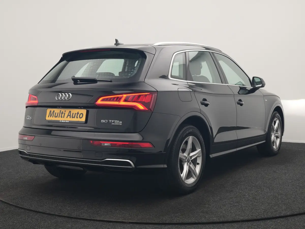 50 TFSI e Quattro S Line PHEV 300pk Dealer O.H. | Trekhaak Af Fabriek | Luchtvering | Alcantara Sportstoelen Verwarmd | Cruise Control | Navigatie Plus | DAB | LED Koplampen | 18"L.M | Plug 