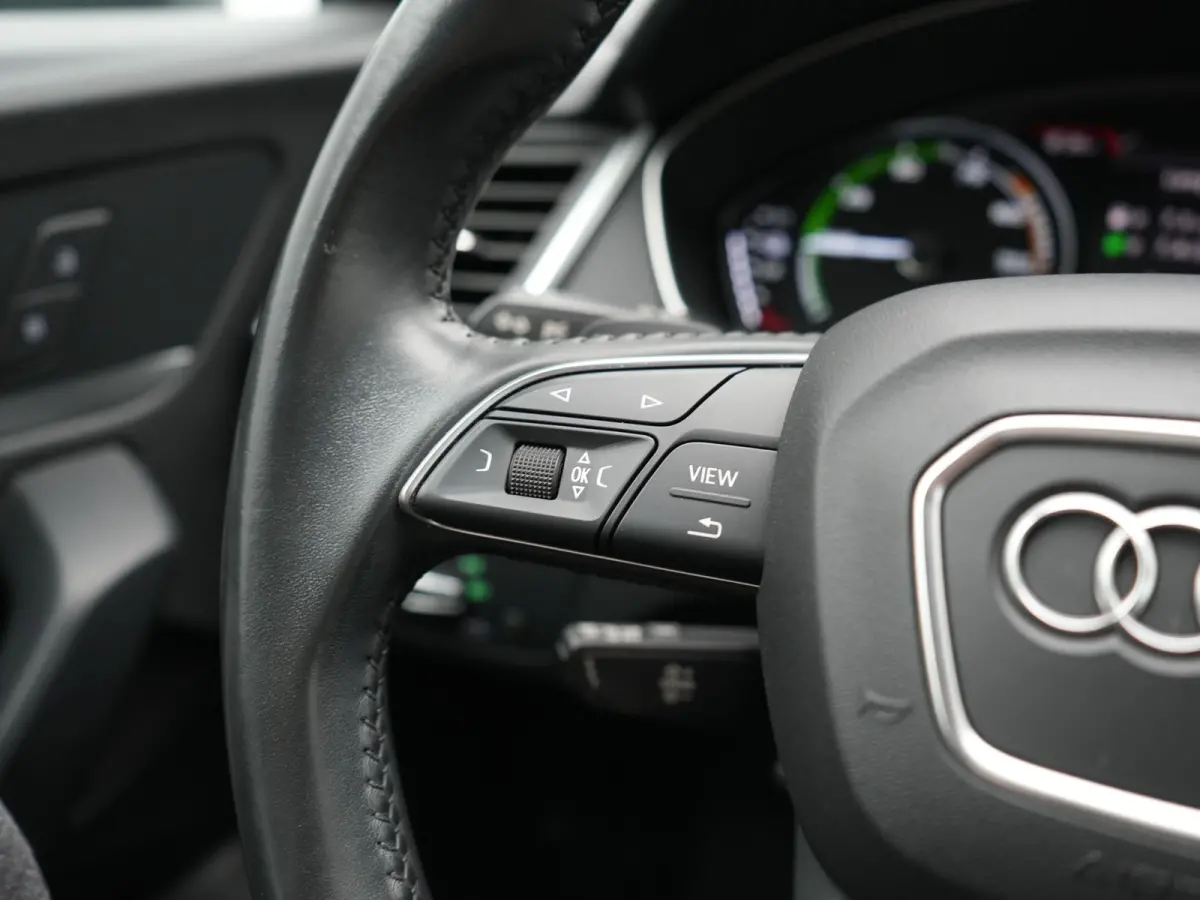 50 TFSI e Quattro S Line PHEV 300pk Dealer O.H. | Trekhaak Af Fabriek | Luchtvering | Alcantara Sportstoelen Verwarmd | Cruise Control | Navigatie Plus | DAB | LED Koplampen | 18"L.M | Plug 