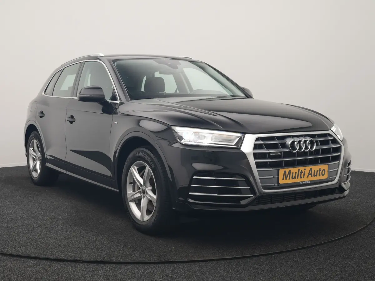 50 TFSI e Quattro S Line PHEV 300pk Dealer O.H. | Trekhaak Af Fabriek | Luchtvering | Alcantara Sportstoelen Verwarmd | Cruise Control | Navigatie Plus | DAB | LED Koplampen | 18"L.M | Plug 